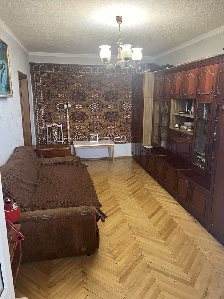 3-Room Apartment in Darnytskyi District, Kharkivske Highway