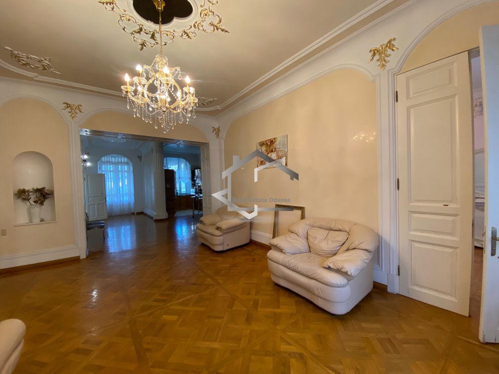 Spacious 3-Bedroom Apartment near Odessa Attractions
