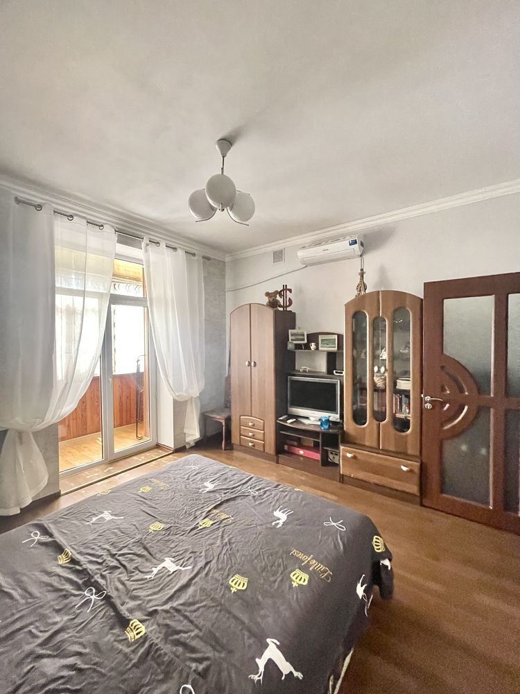 Cozy City Center Apartment with Parking and AC