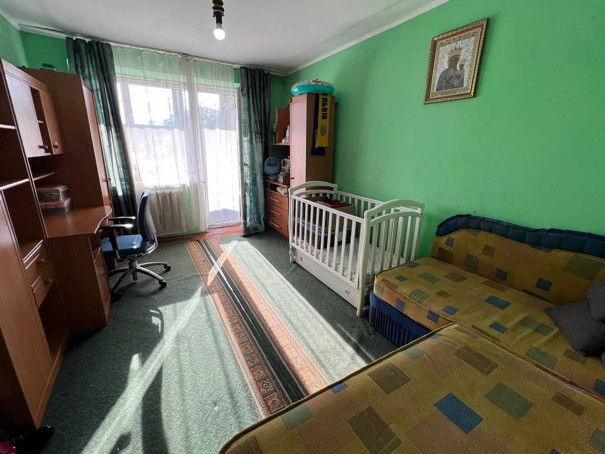 Spacious Apartment in Vynnyky with Separate Rooms and Loggia