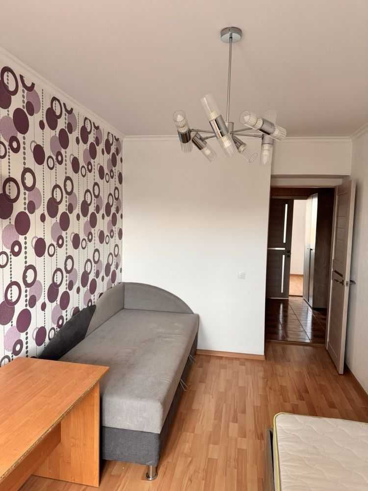 3-Room Apartment with Euro Renovation on Yaroshynska Street