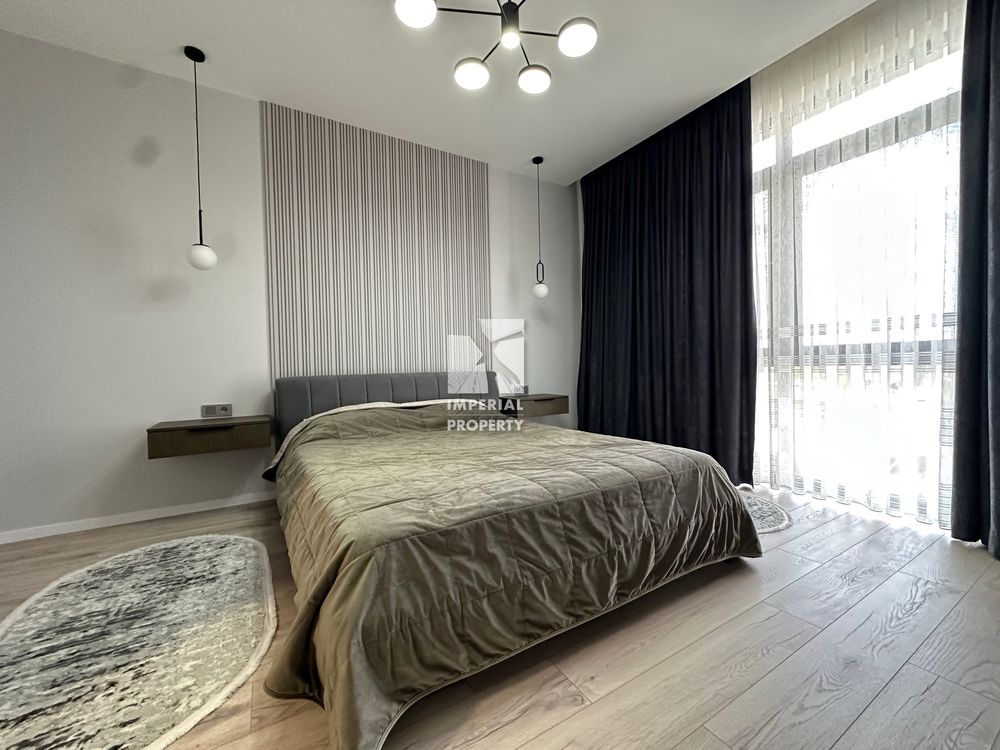 2-Room Apartment in Residents Park with Designer Renovation