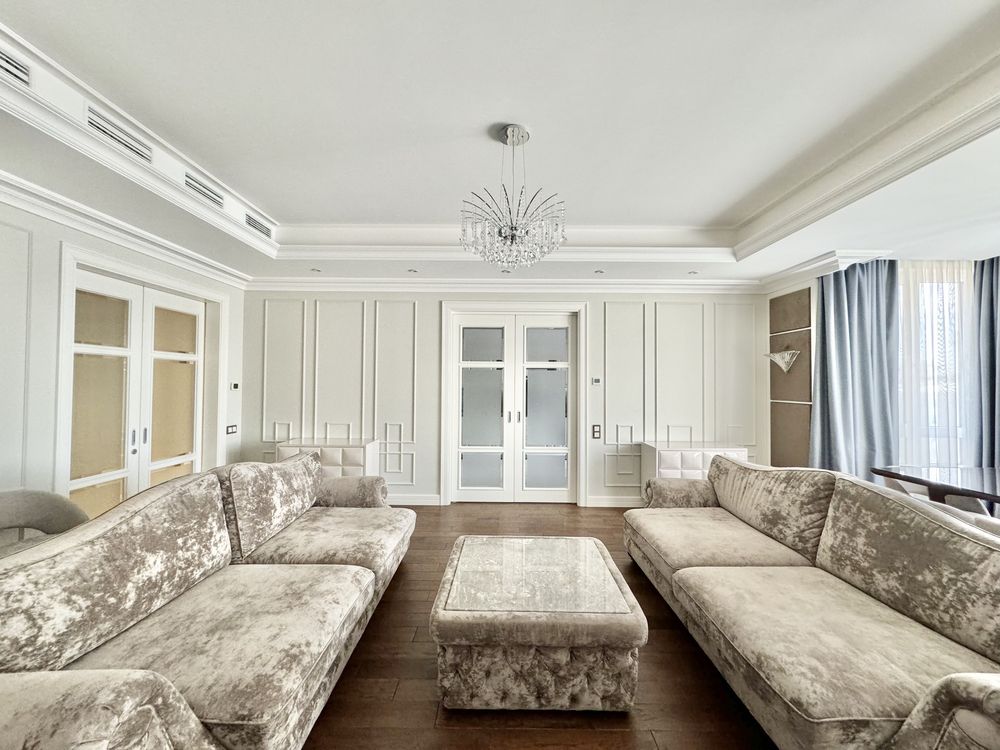 VIP Apartment at Lypska Tower Complex with Designer Renovation