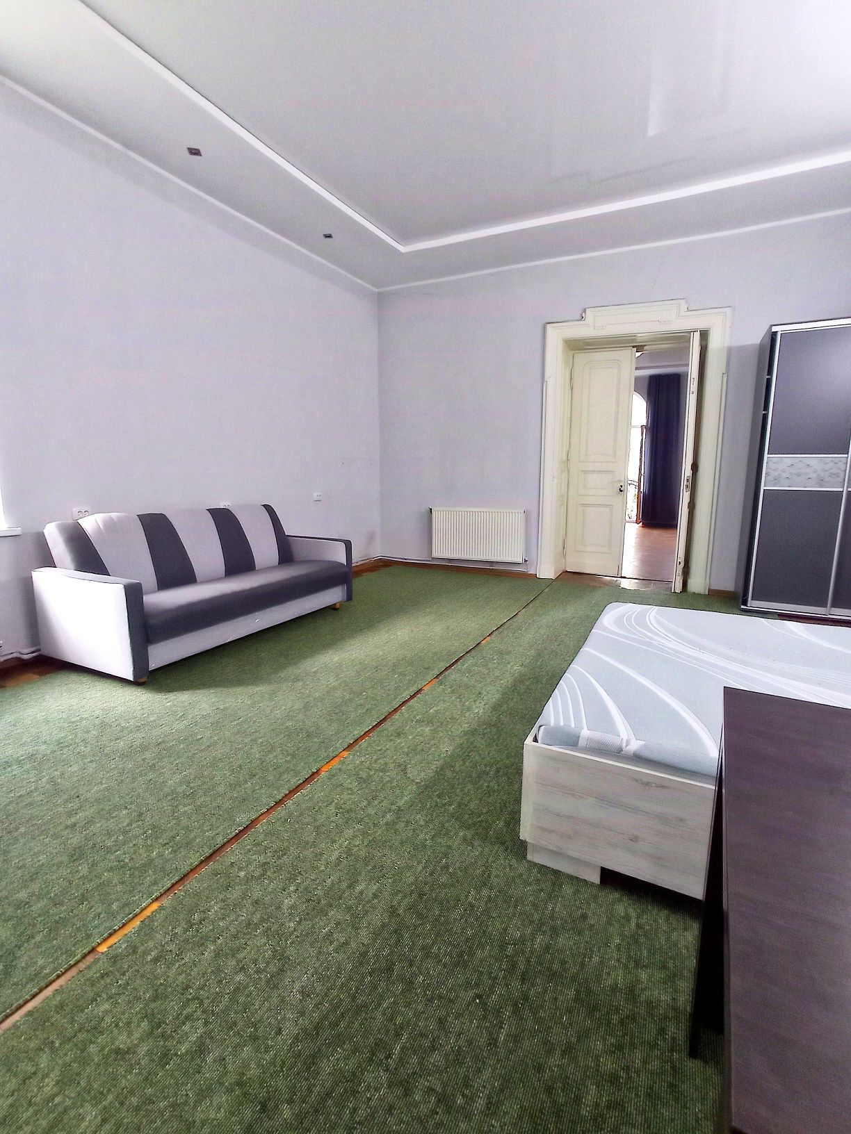 Spacious 2-room apartment in city center, ideal for living or office