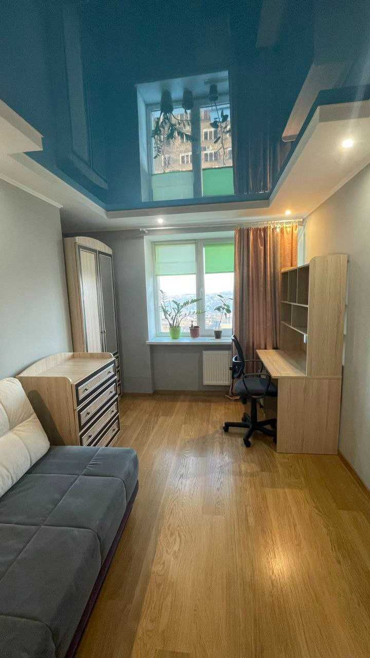 Bright 2-Room Apartment in Brick Building with City View