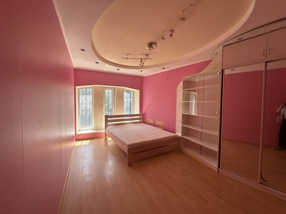 Spacious 3-Bedroom Apartment in City Center