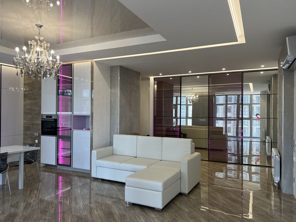 Spacious 3-Room Apartment in Novopecherskie Lipki with Premium Design