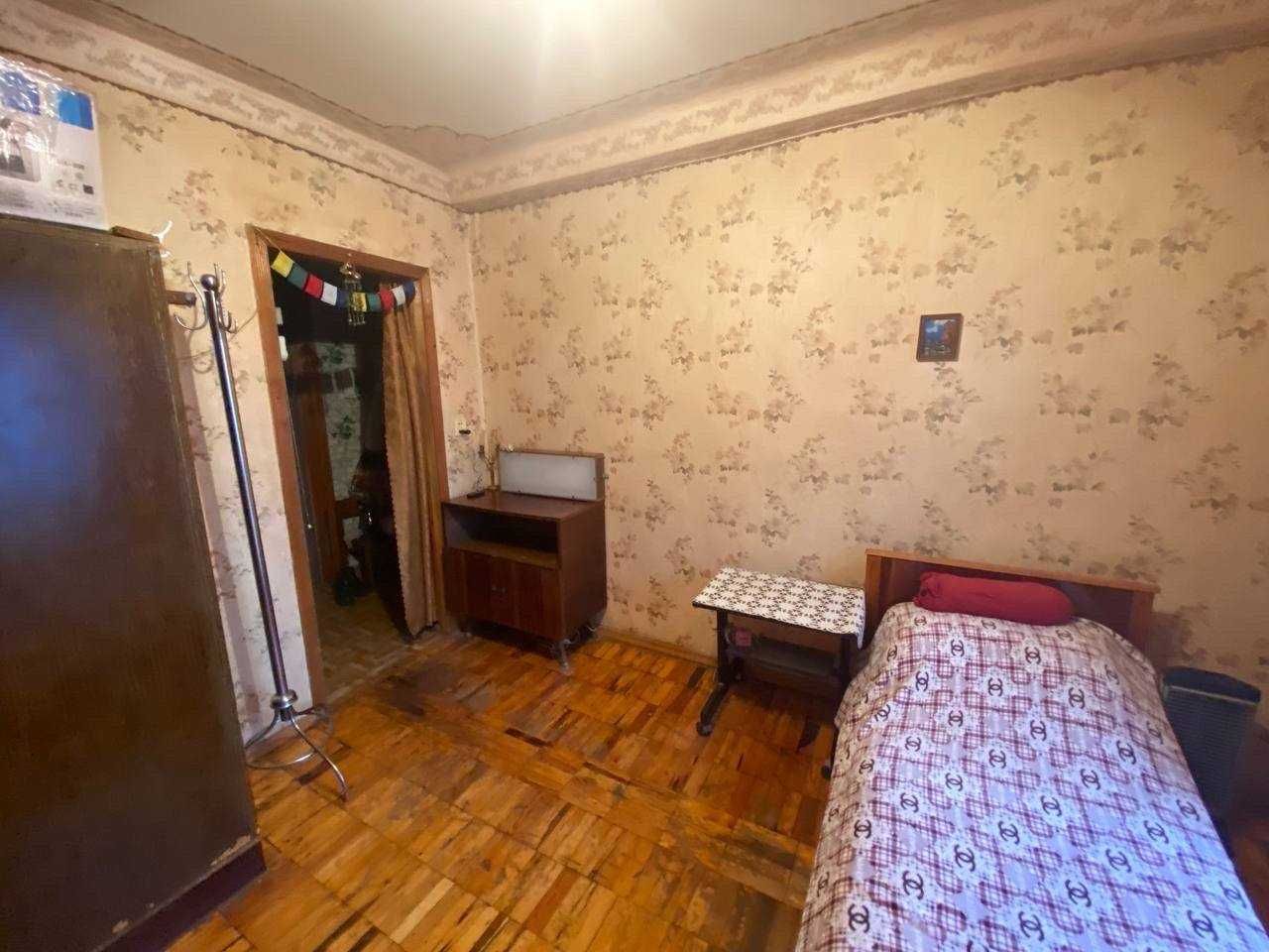 Spacious 2-Room Apartment with Balcony in Historic Area