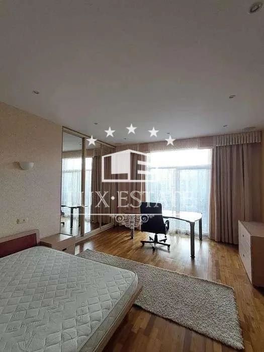 Spacious 2-Room Apartment in Pioneer Complex, Trinklera Street
