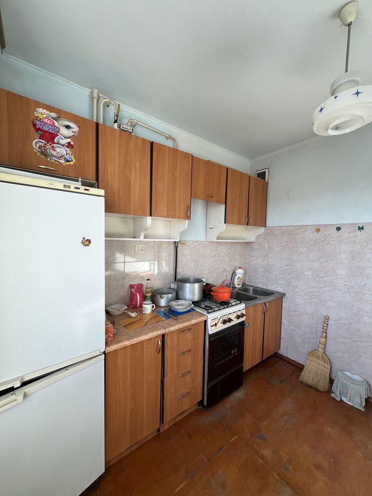 Spacious Sunny Apartment with Built-in Kitchen