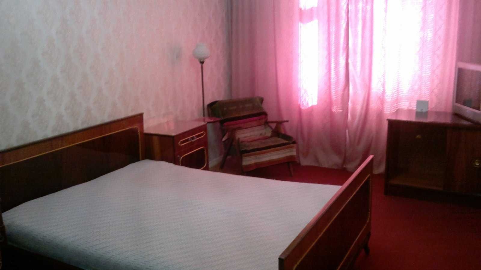 Modern One-Bedroom Near Livoberezhna Metro Station