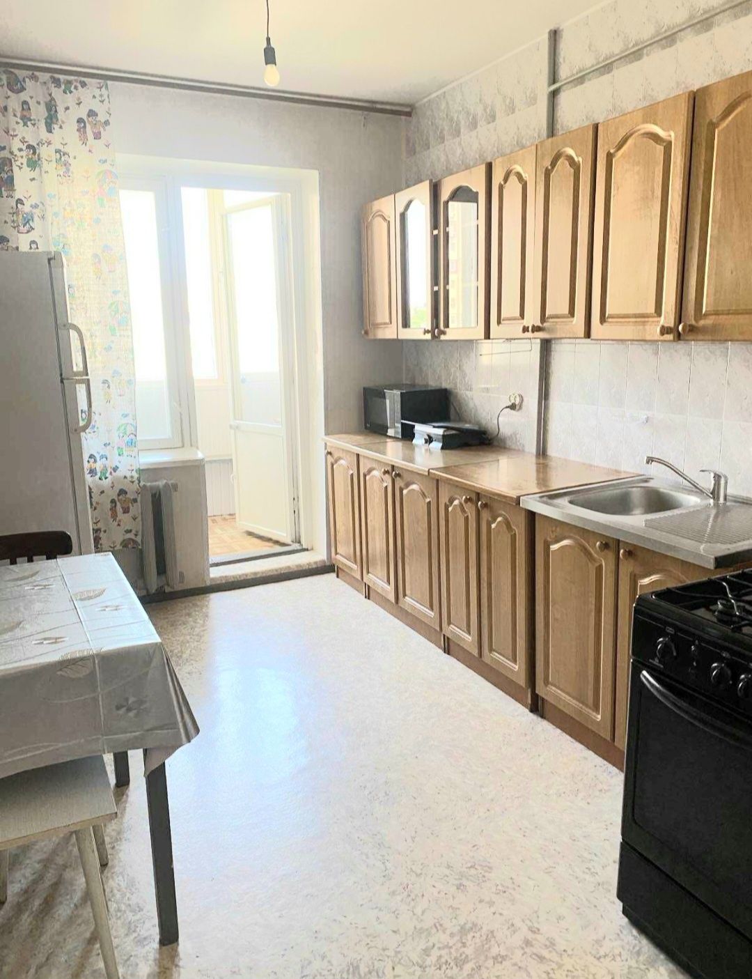 3-Room Apartment in Vuzovsky District with Balconies and Air Conditioning