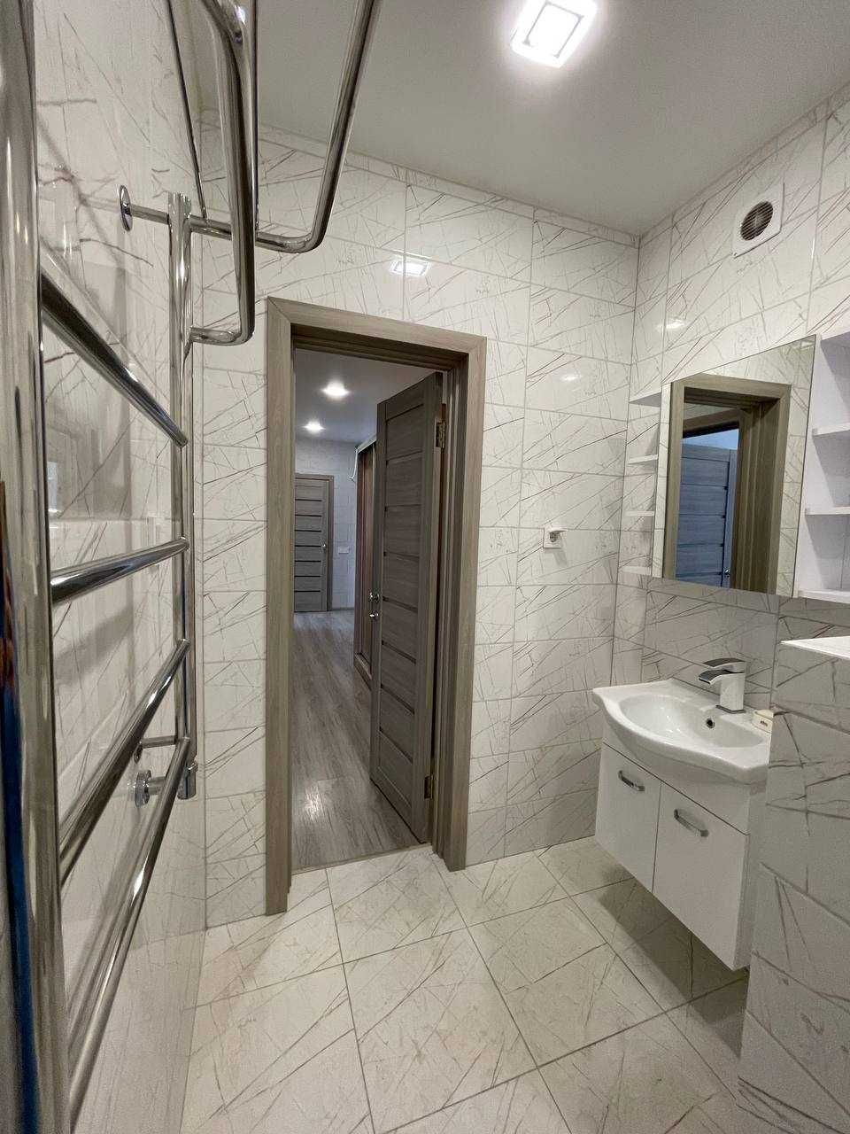2-Room Apartment in 'Lipki' Residential Complex with Lake Views