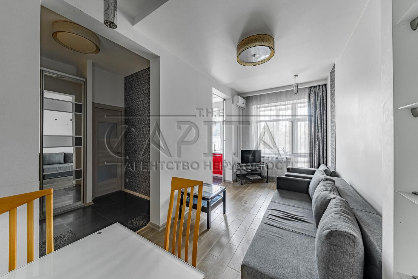 3-Bedroom Apartment in Kyiv City Center near Golden Gates Metro