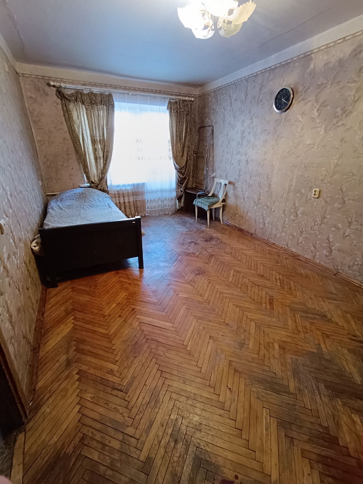 One-bedroom apartment with balcony in Obolon district