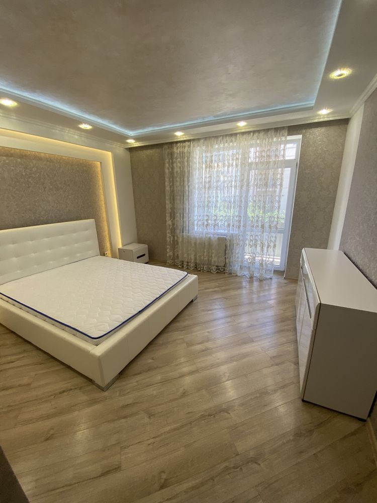 3-Room Apartment on Khyry Street with Comfortable Layout and Amenities