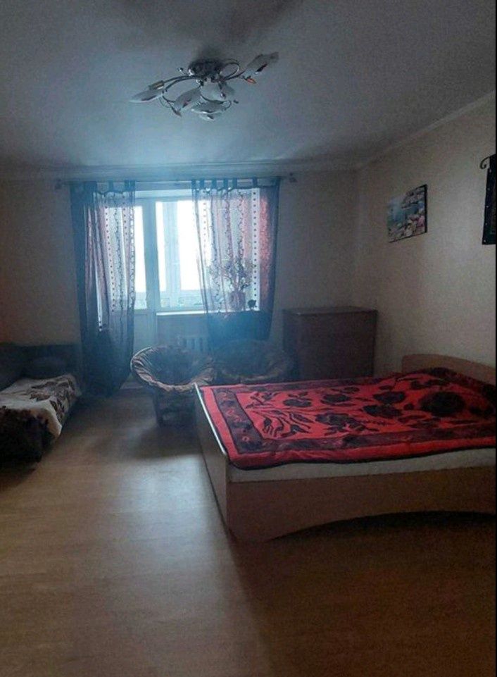 Простора 2-кімнатна квартира на вулиці Космонавтів, 9 поверх