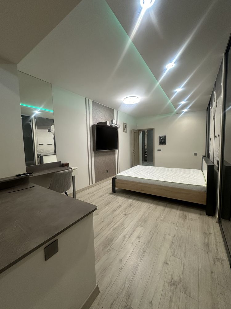 Modern Designer Apartment with London Theme