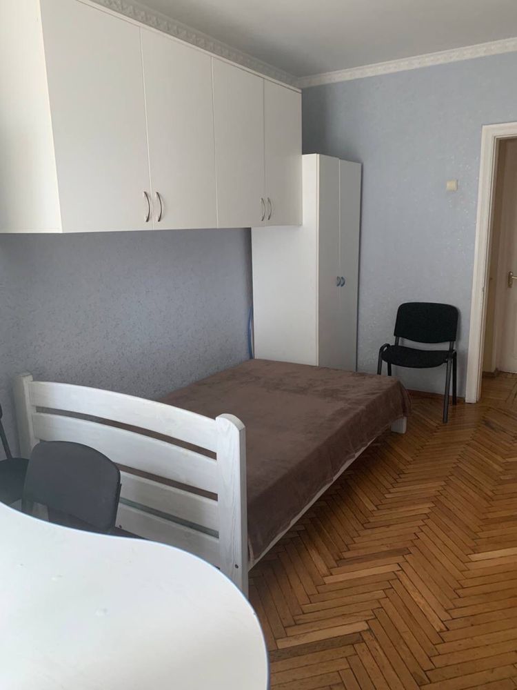 Renovated 3-Bedroom Apartment Near New Market