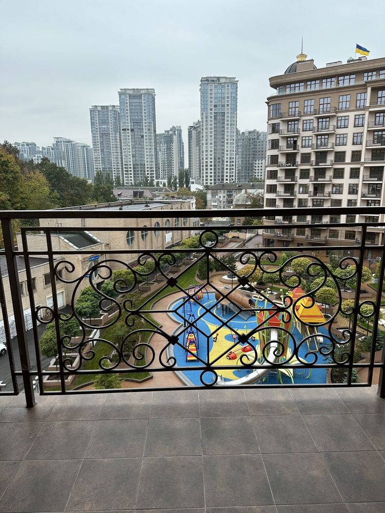 Modern 2-Bedroom Elite Apartment with Panoramic Views