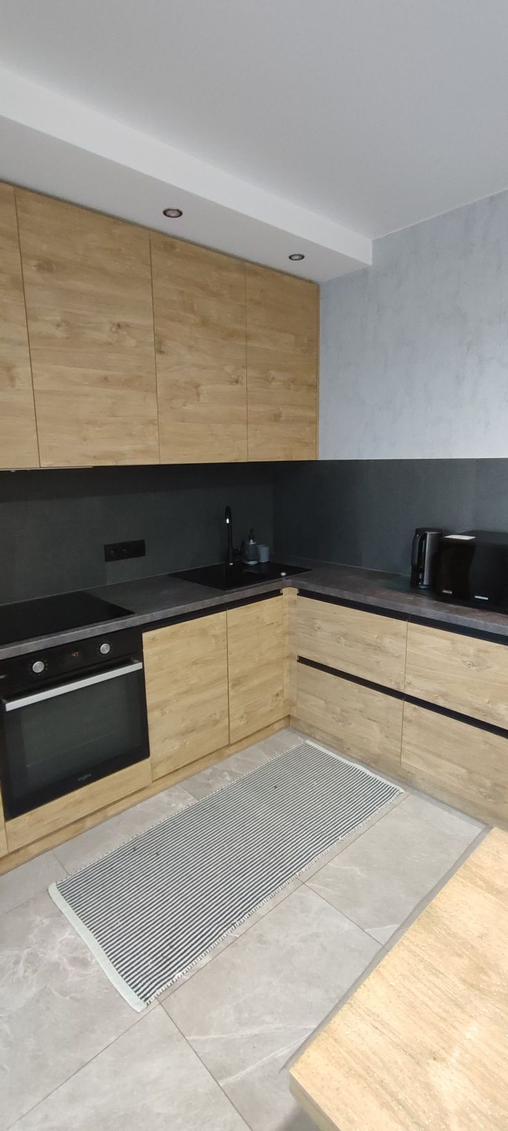 Modern 2-Room Apartment with Full Amenities and Designer Renovation