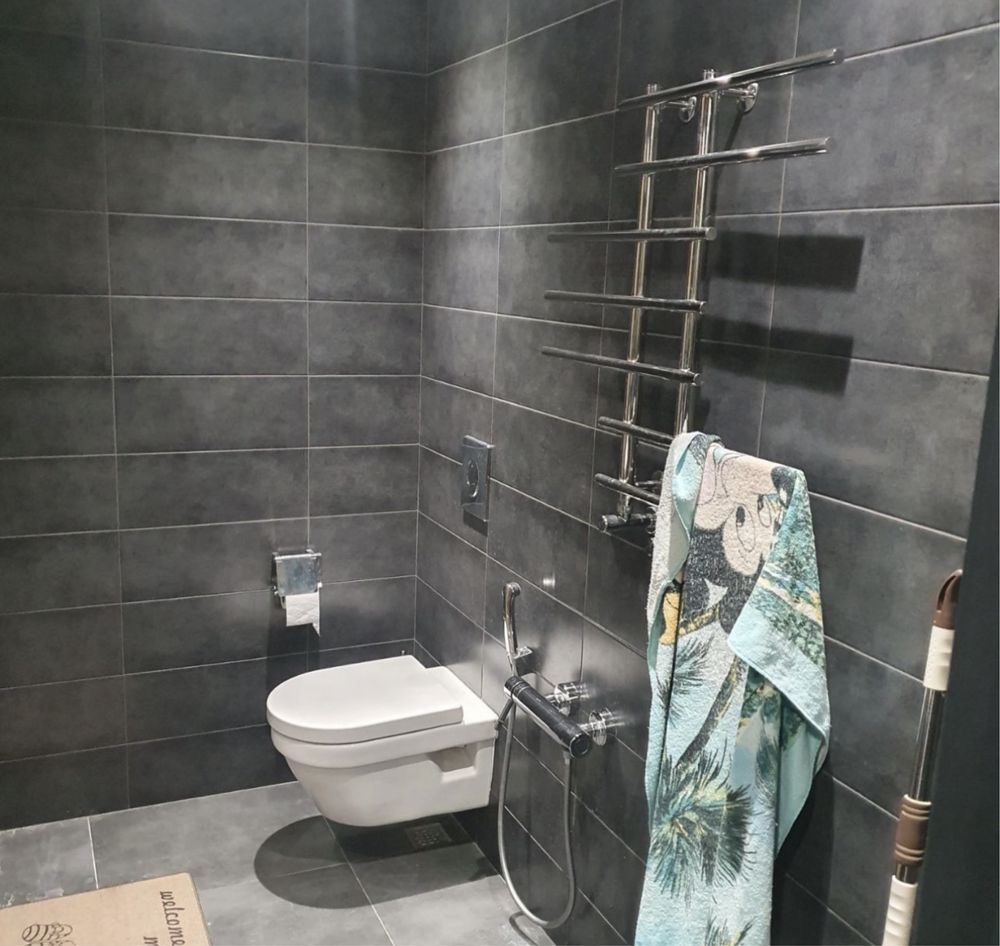 Designer Renovated Apartment in Business-Class Residential Complex