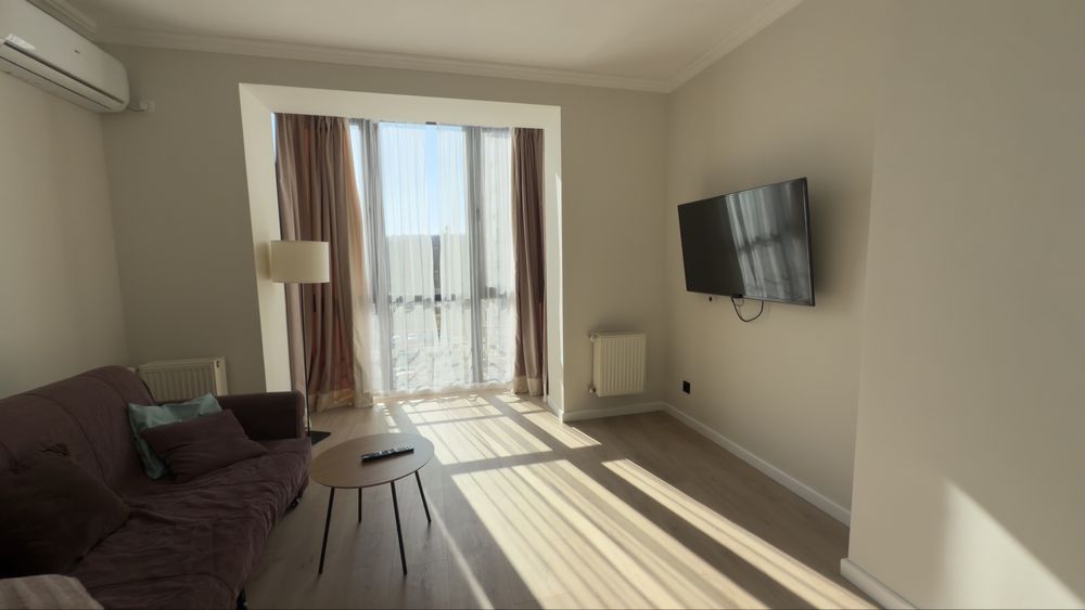 Modern 47m² Apartment with Panoramic Windows
