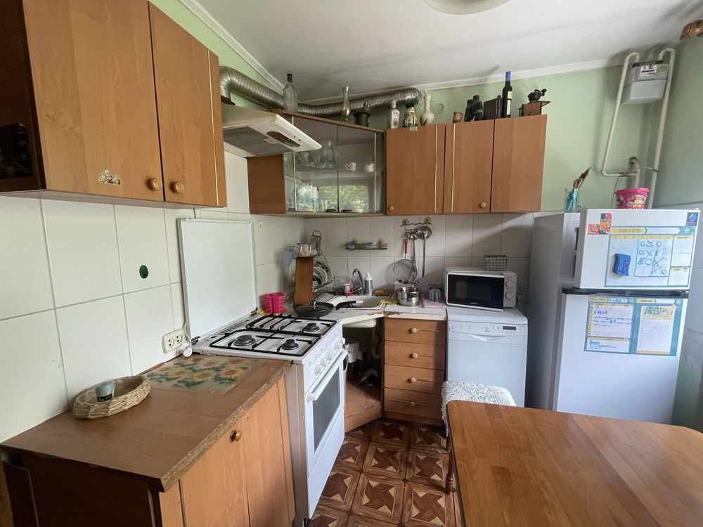 Two-level apartment on Tykhoho Street with electric heating and balcony