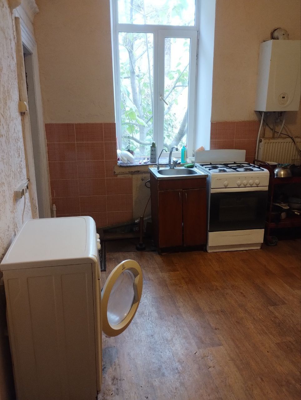 Shared Room in Classic Building with Kitchen Access