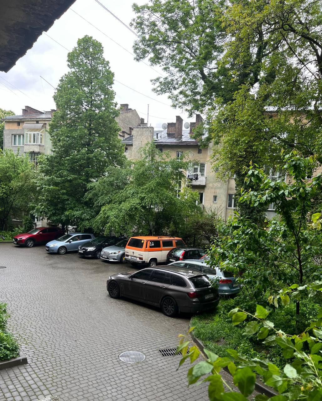 2-кімнатна квартира з євроремонтом, повністю мебльована, біля центру міста