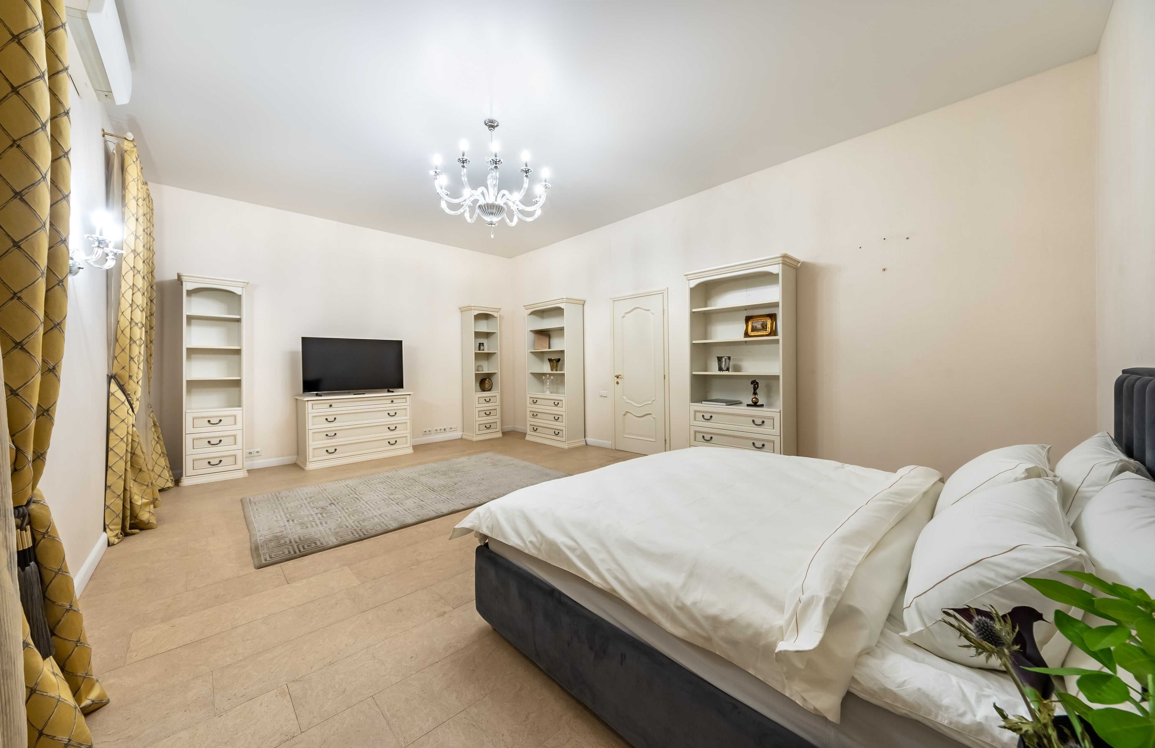 6-Room Apartment in City Center near Shevchenko Park