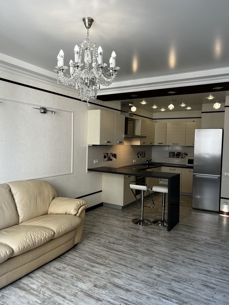 Romantic Two-Bedroom Apartment with Lake View near River Mall