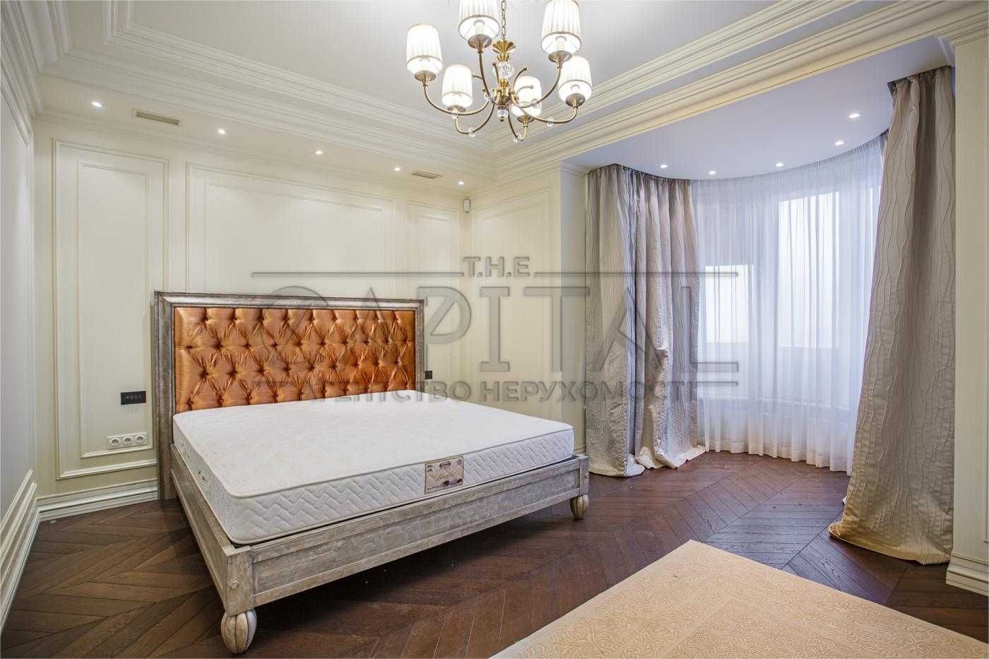 Luxury 4-Bedroom Apartment with Designer Interior
