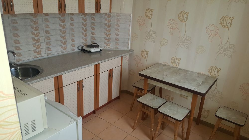 Modern Studio Apartment Near Metro with Utilities