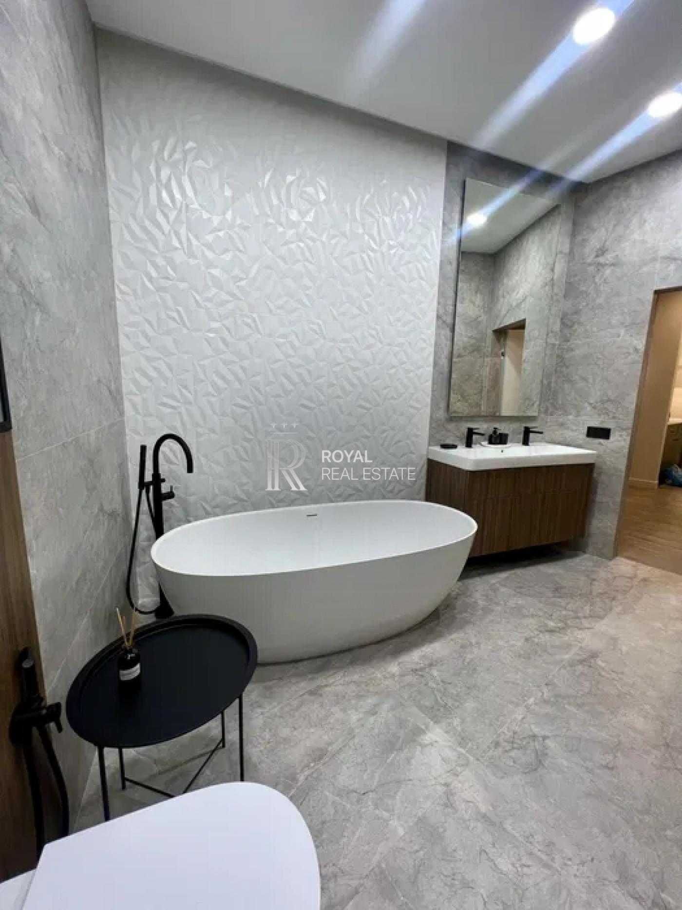 Luxurious 180m² Designer Apartment in City Center