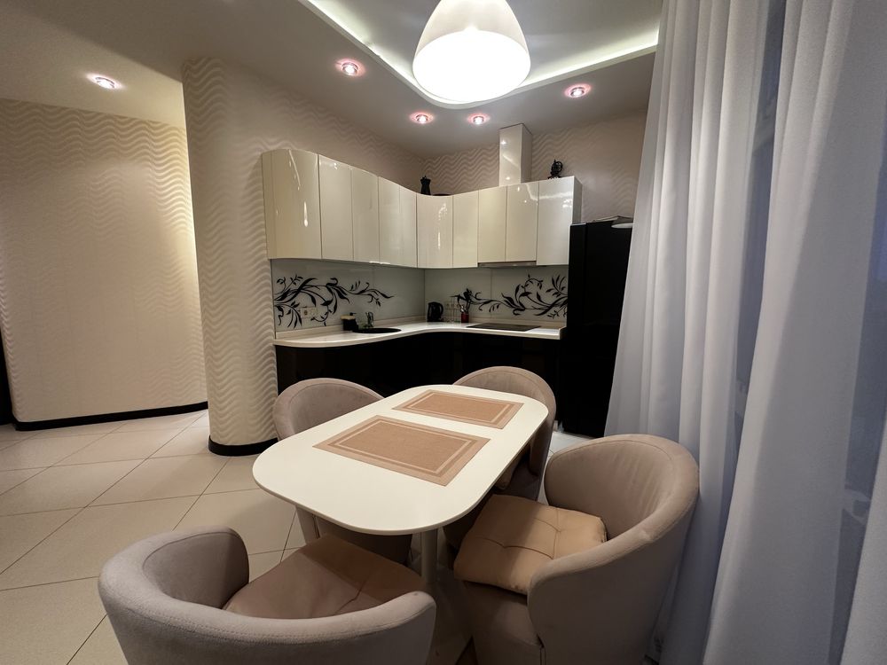 Business Class Apartment with 2 Separate Rooms near Lukyanivska Metro