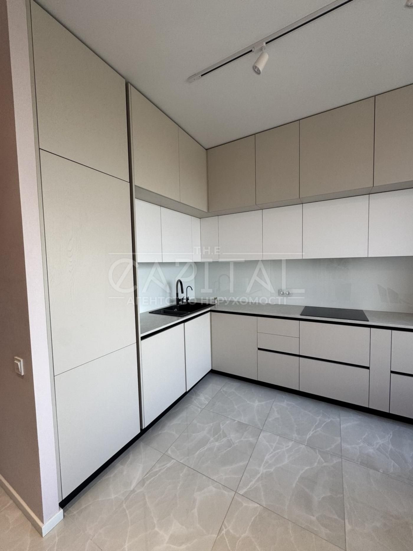 Modern 2-room apartment with city view, 25th floor, near metro