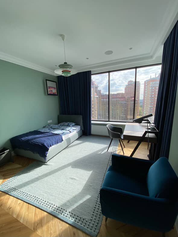 Luxury 4-Room Apartment in SkyLine Complex, Kyiv