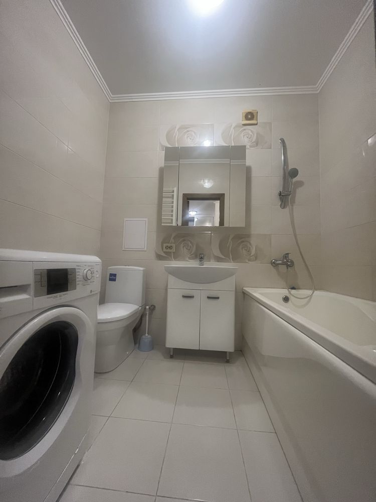 1-Room Apartment on Chornovola Street, New Building