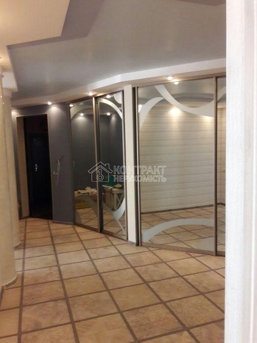 3-room apartment with designer renovation, close to metro