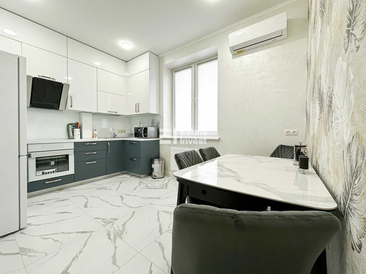 2-Room Apartment in Botanical Lane, Infinity Complex, with Designer Renovation