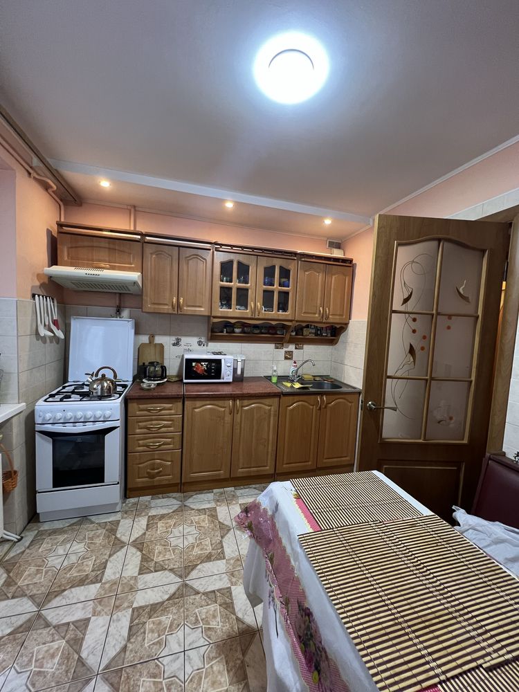 2-Room Apartment on Prospect Svobody, 2nd Floor, Furnished