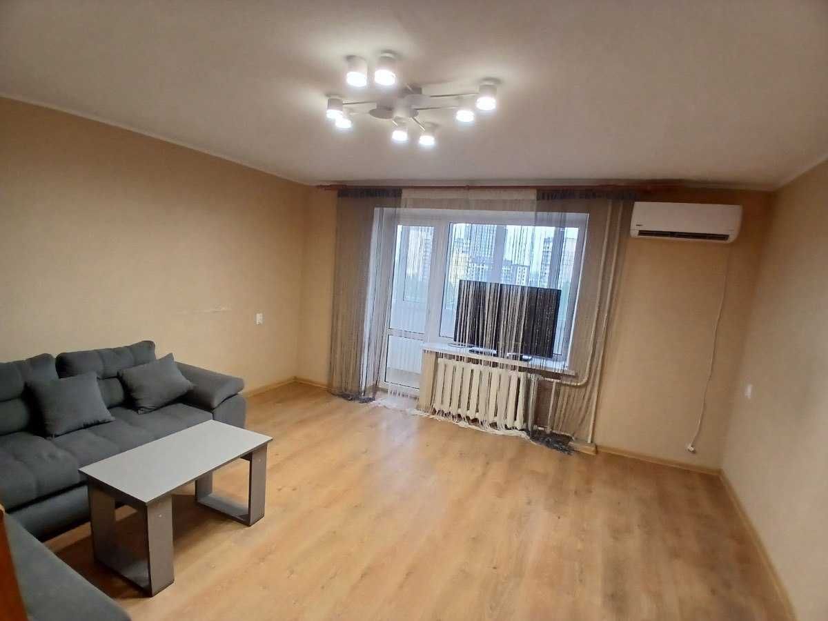 Two-room apartment on Hetman Petro Doroshenko Street with good renovation