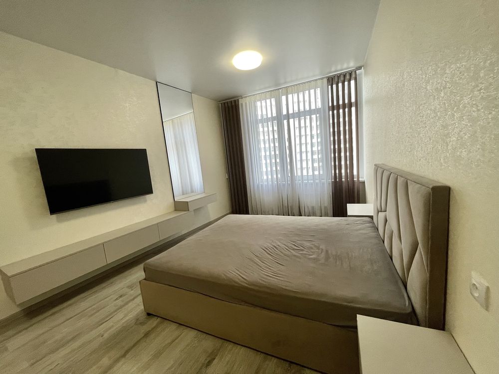 Large 2-room apartment with fresh renovation near Arcadia, close to sea