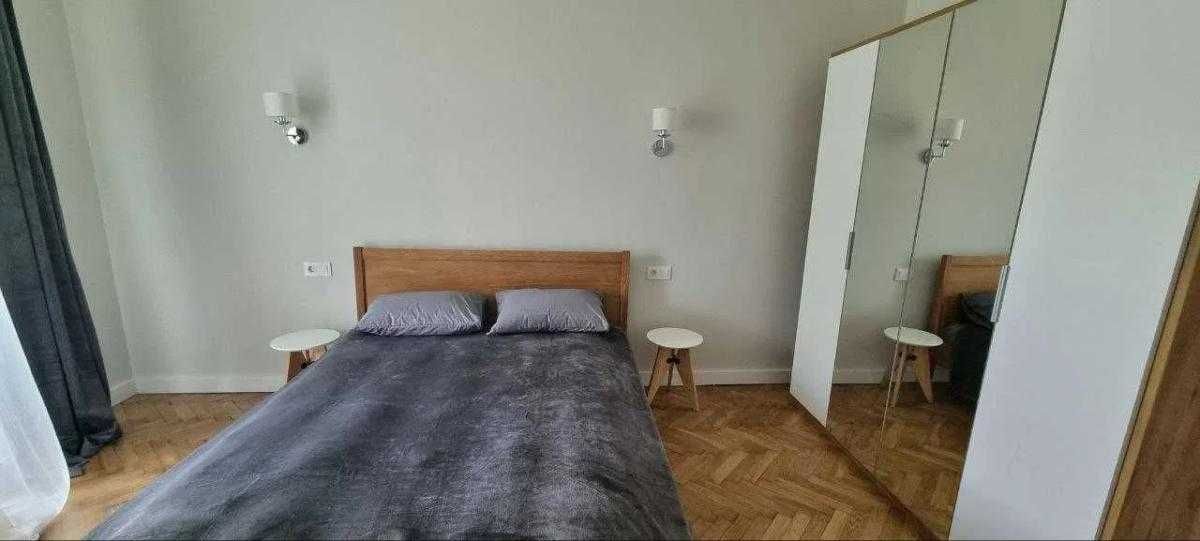 Spacious 2-Room Apartment in City Center with Parking and Balcony
