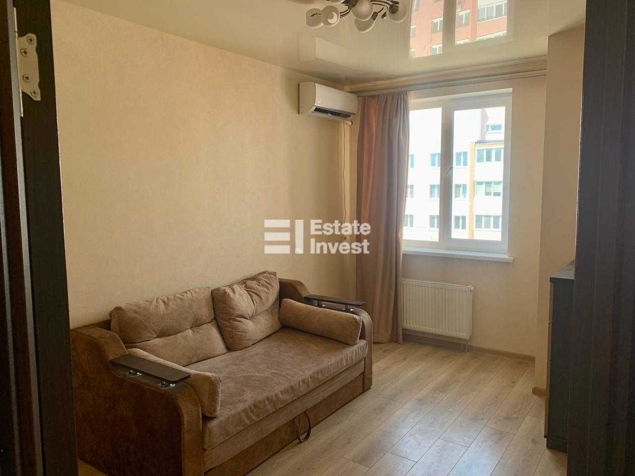1-Room Apartment near Metro with Balcony and Modern Renovation