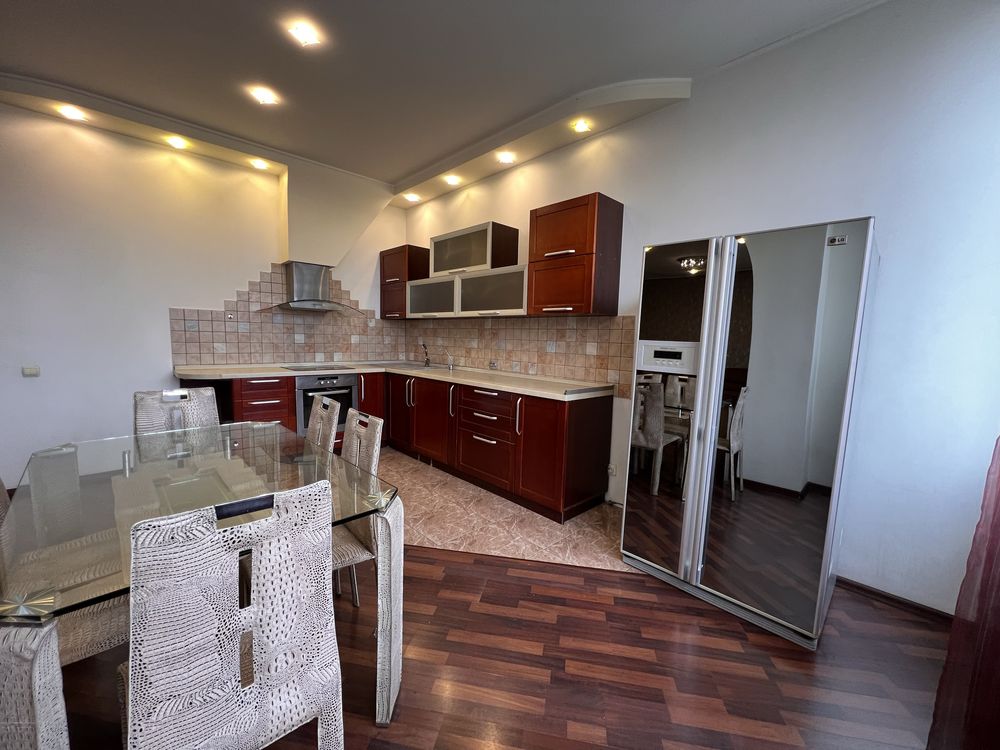 3-Room Apartment in Academic District near 5 Fountains