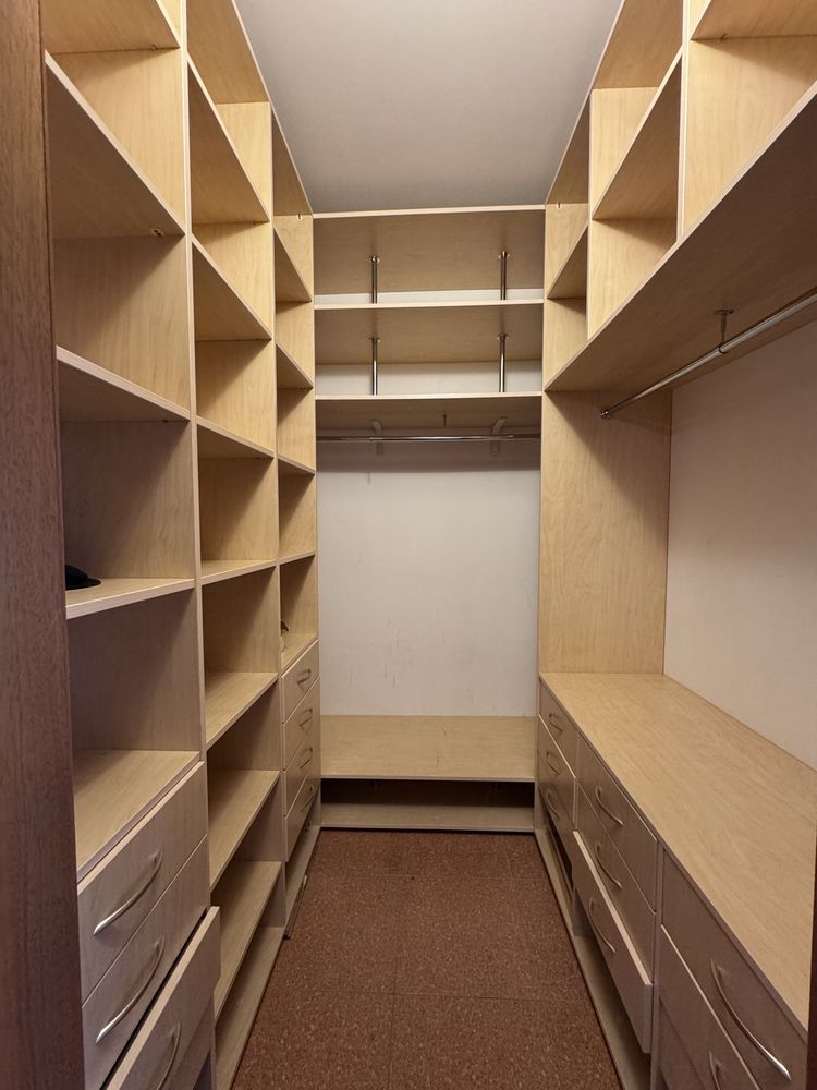 Spacious 3-Bedroom Apartment Near Osokorki Metro