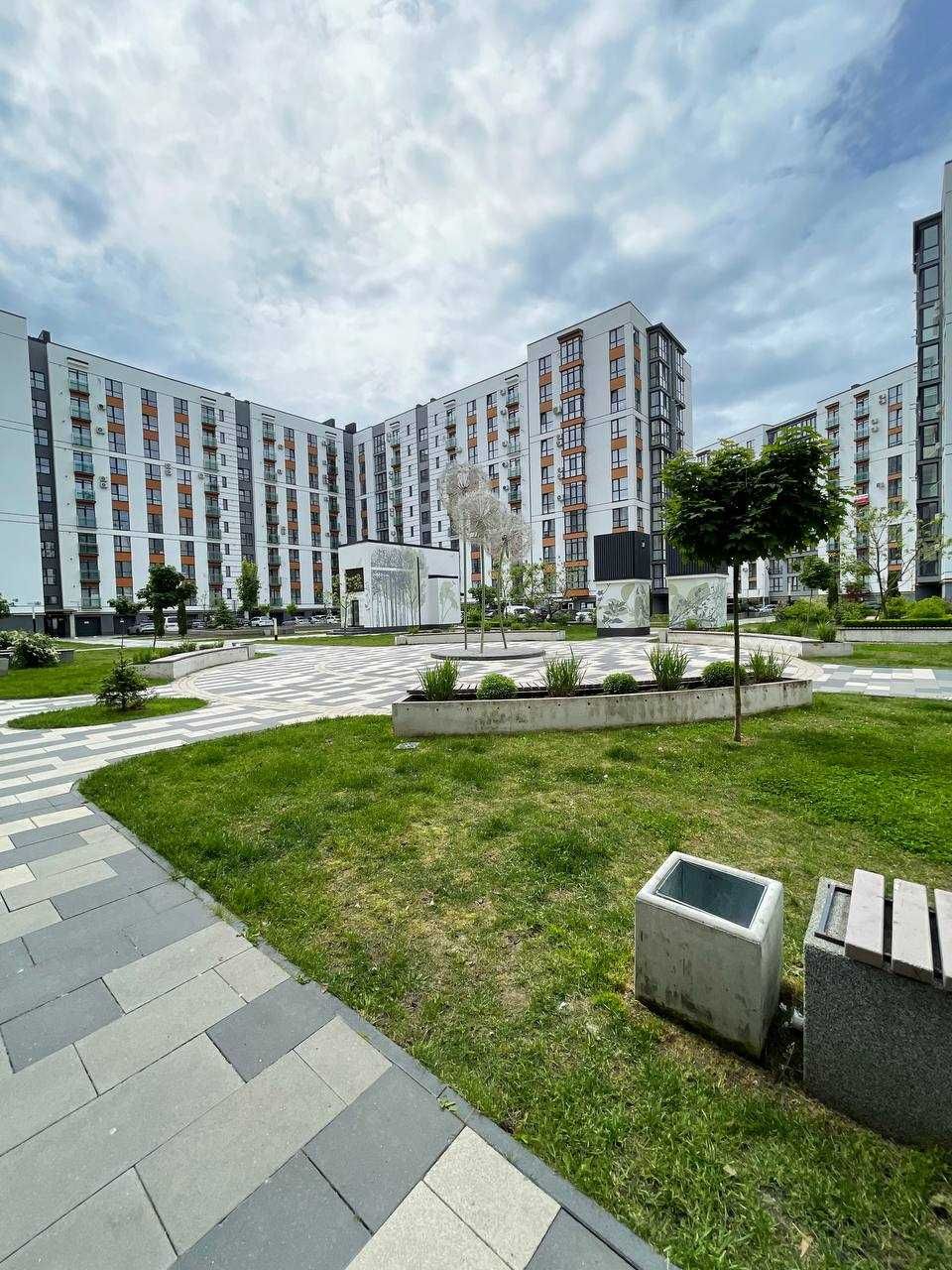 2-Room Apartment in 'Lipki' Residential Complex with Lake Views