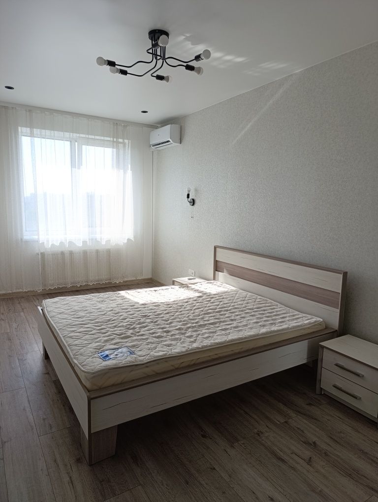 Spacious 2-room apartment in city center with storage, new building, river view